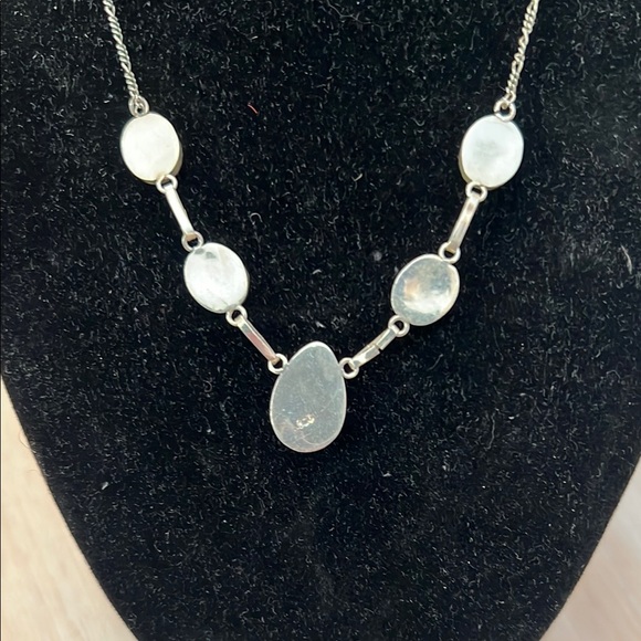 Elegant Silver and Amber Necklace - Picture 3 of 4